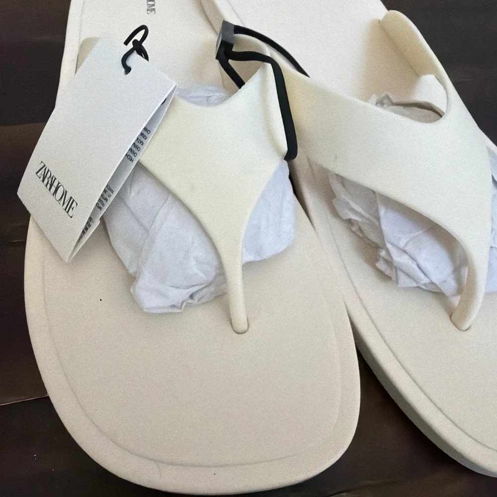 Zara Home Beige Flip Flops Thong Sandals  NWT 38 39 USA 7.5 8 - Picture 2 of 4